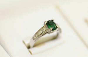 Exploring Vintage Engagement Rings for Timeless Beauty