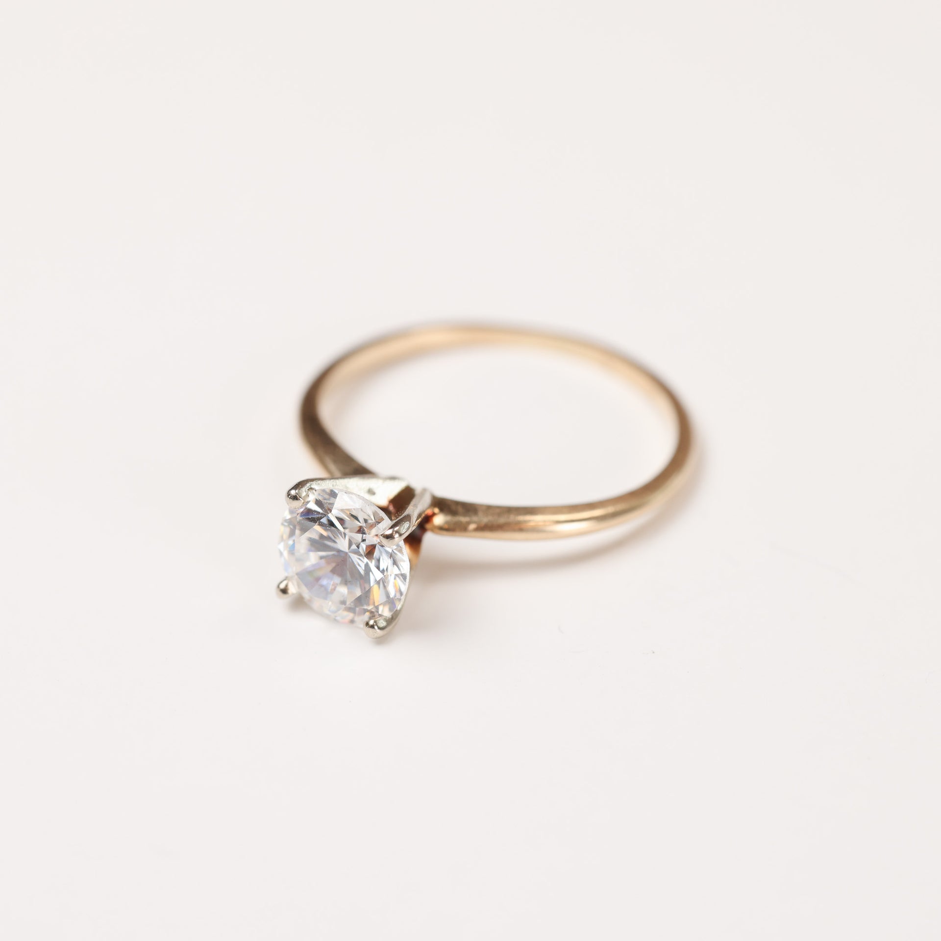 14 Karat Yellow Gold Clear Stone Ring Size 5.5