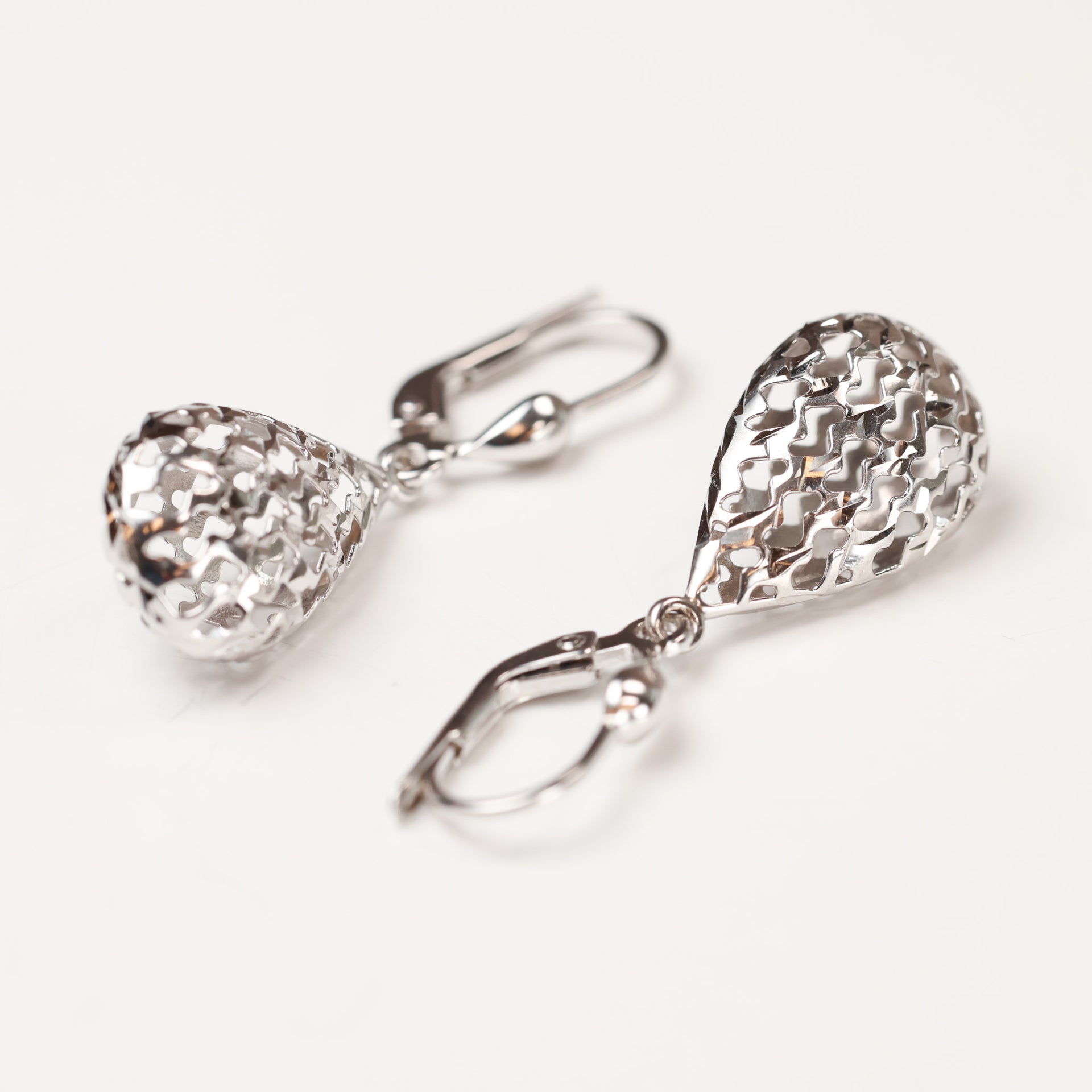 14 Karat White Gold Teardrop Fancy Earrings Leverback Dangle
