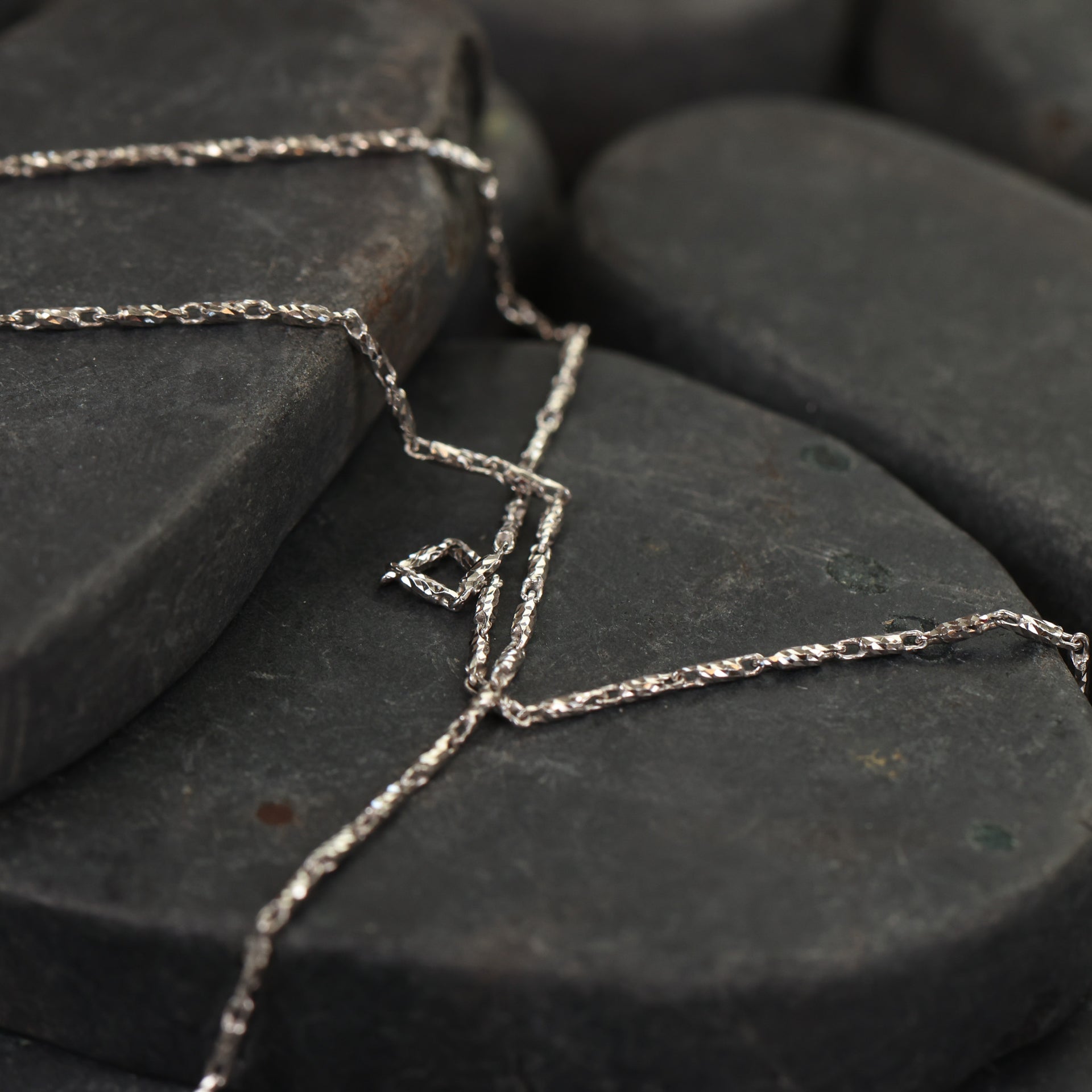 14 Karat White Gold Bar Link Chain 16 Inch