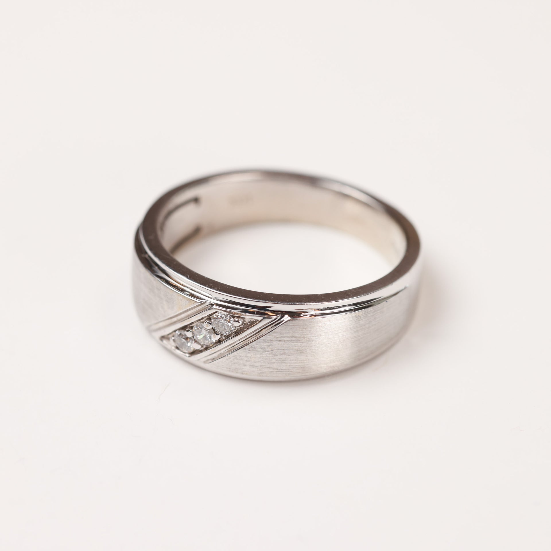 10 Karat White Gold Diamond Band Ring Size 9