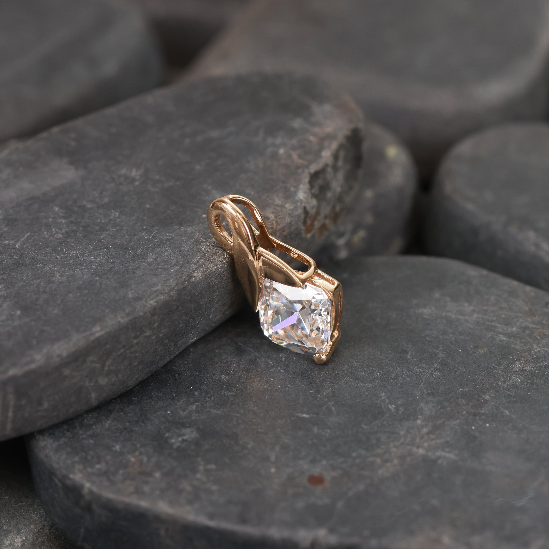14 Karat Yellow Gold Clear Stone Pendant