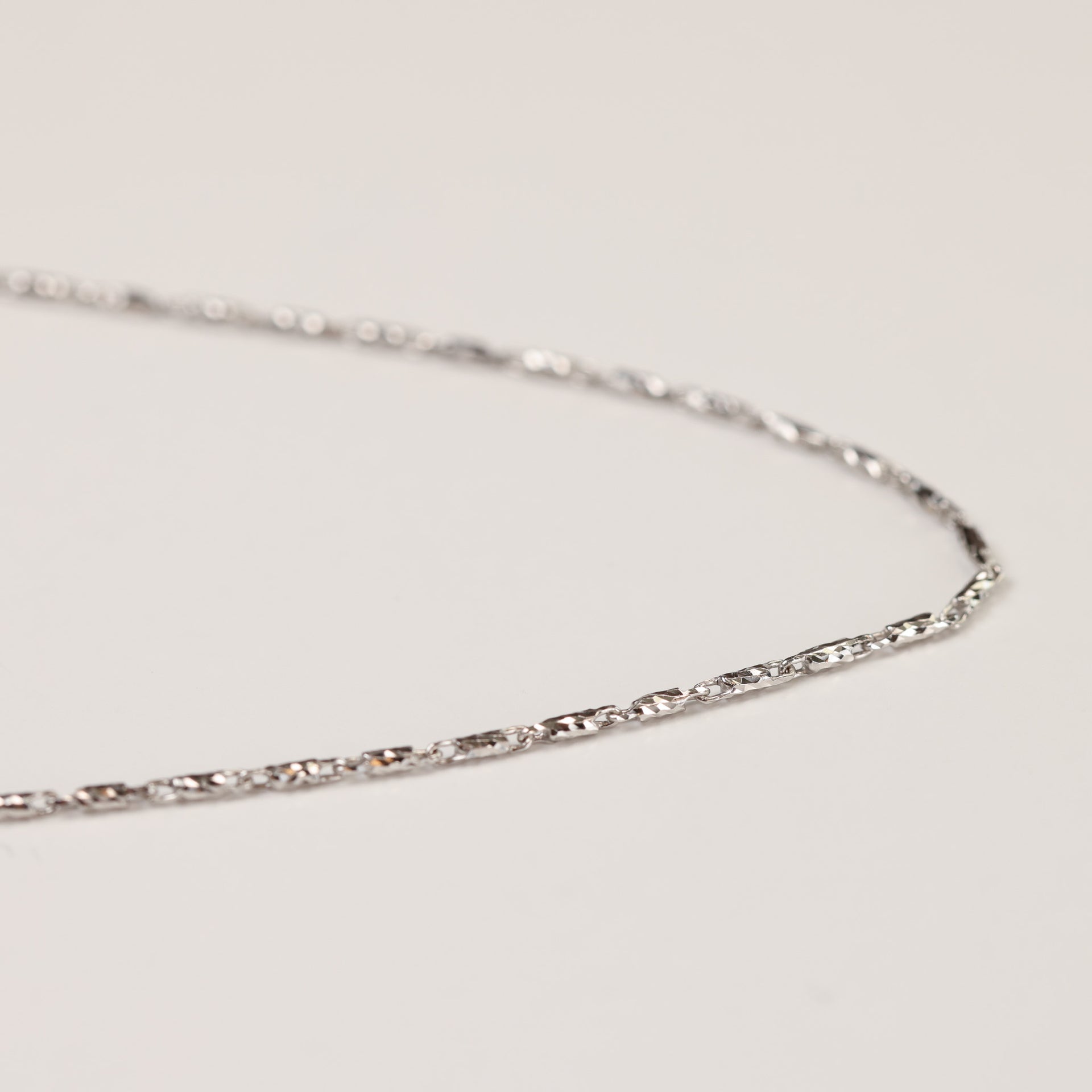 14 Karat White Gold Bar Link Chain 16 Inch